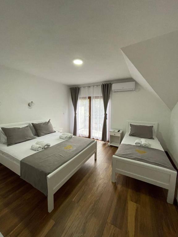 Room with balcony at Rooms5E